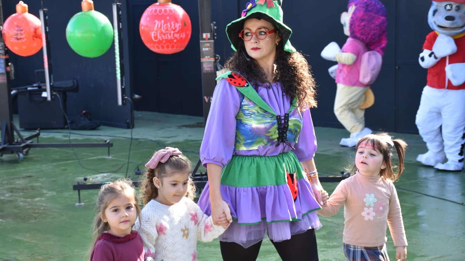 La Navidad llega a la Marina con una fiesta infantil