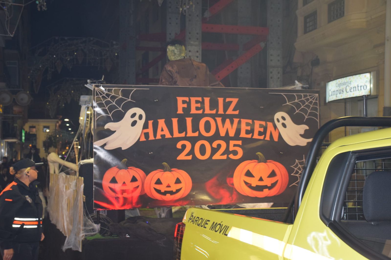 Ceuta se llena de huesos y risas en un Halloween de miedo Ceuta se llena de huesos y risas en un Halloween de risas