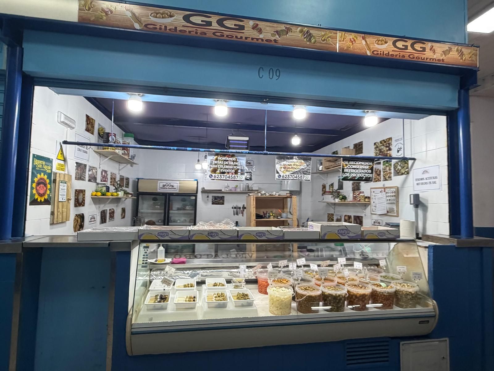 Muchos puestos del Mercado Central aguantan abiertos “hasta lo que se pueda”
