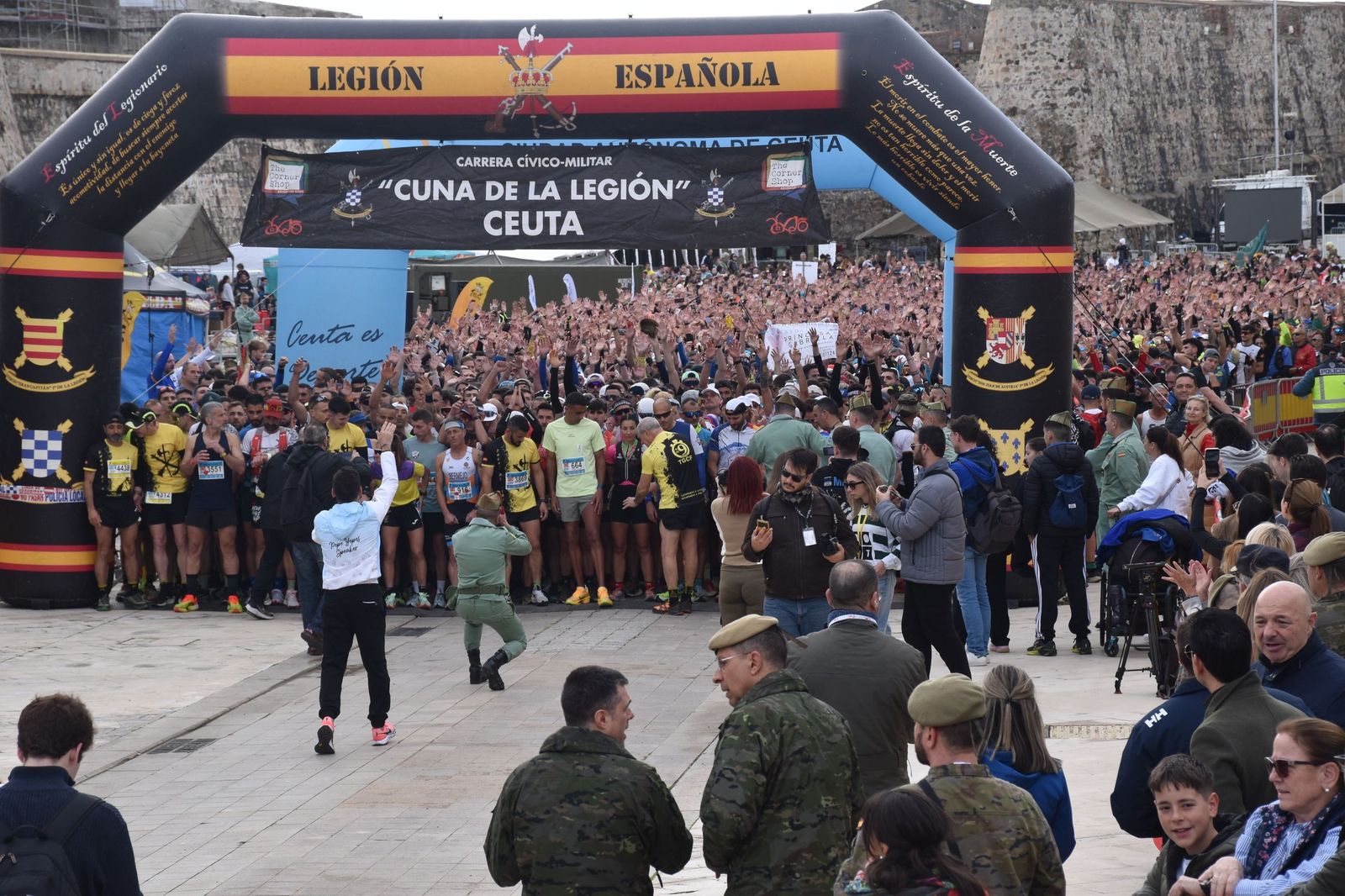 FOTOGALERÍA | Miles de corredores toman la salida en la X Cuna de la Legión: mira las imágenes