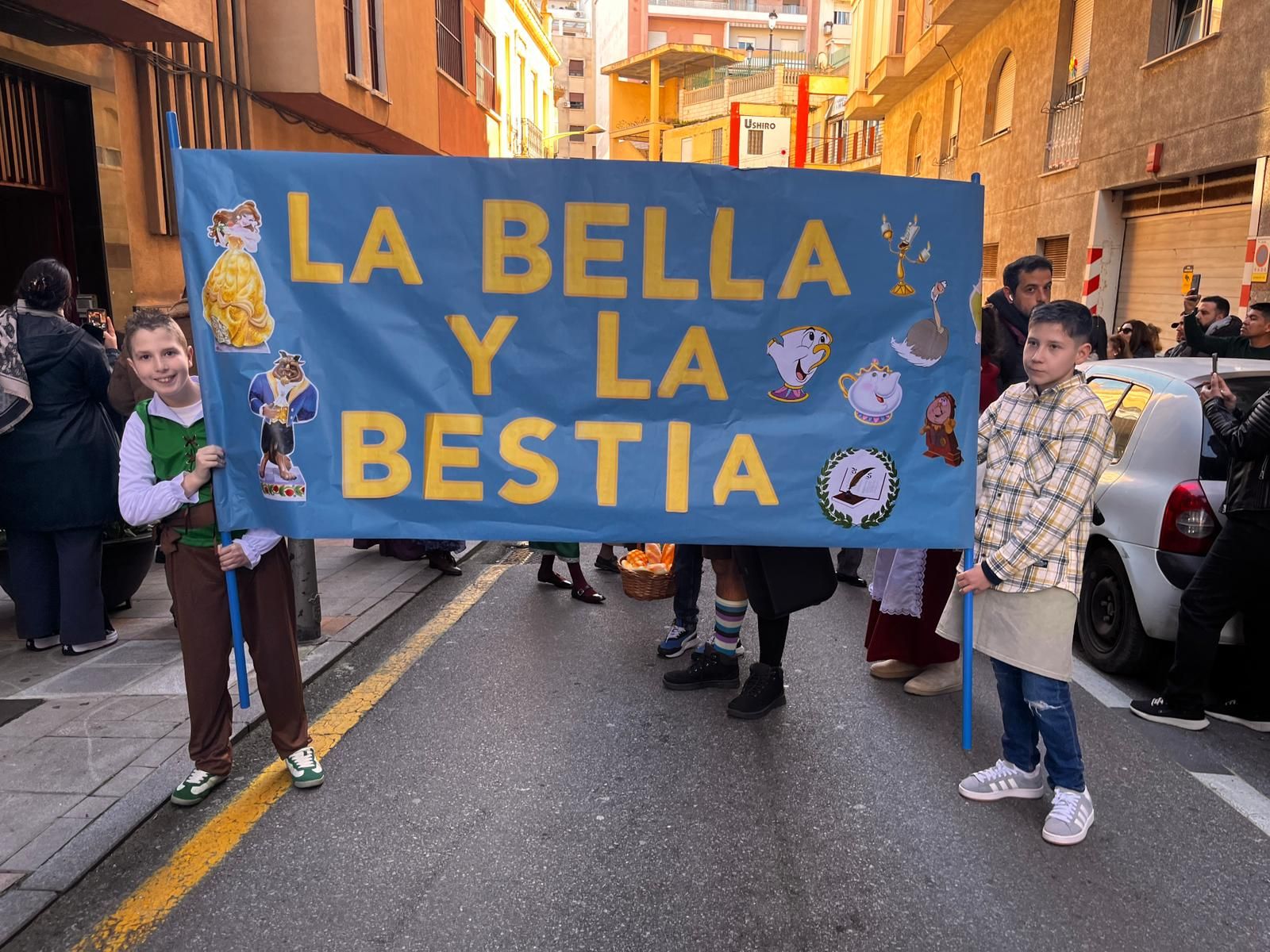 El 'Beatriz de Silva' protagoniza un pasacalles de cuento