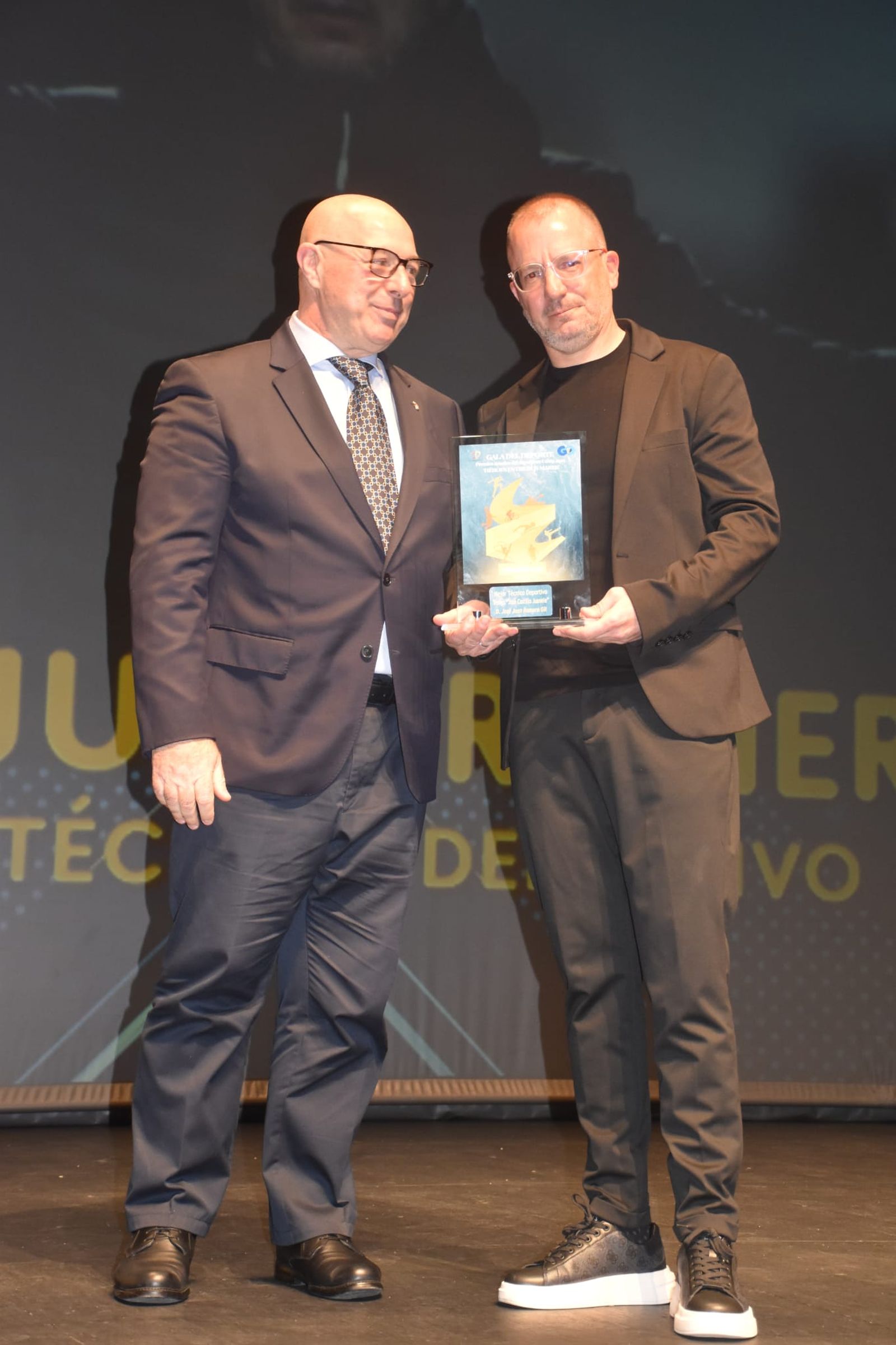 Ceuta ensalza el talento, esfuerzo y futuro de sus “héroes entre dos mares”