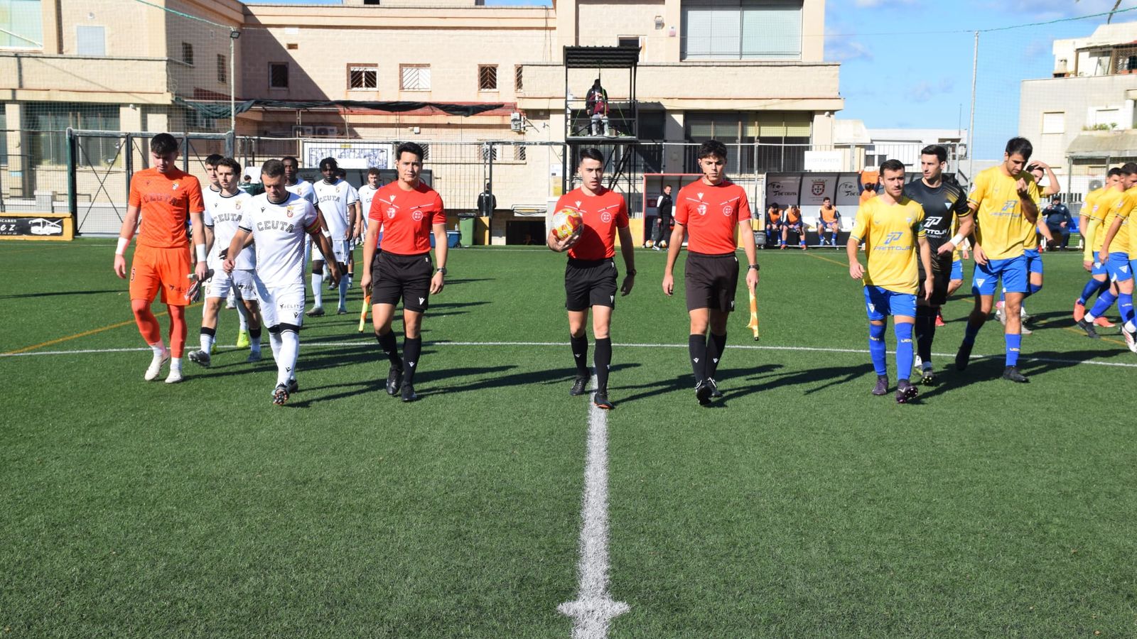 (2-1) El filial de la AD Ceuta se impone al UD Tomares y se afianza en zona de playoff