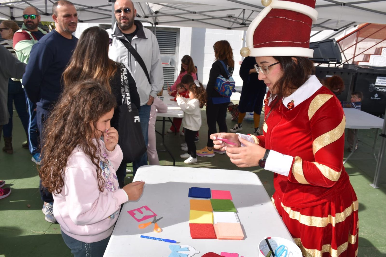 La Navidad llega a la Marina con una fiesta infantil