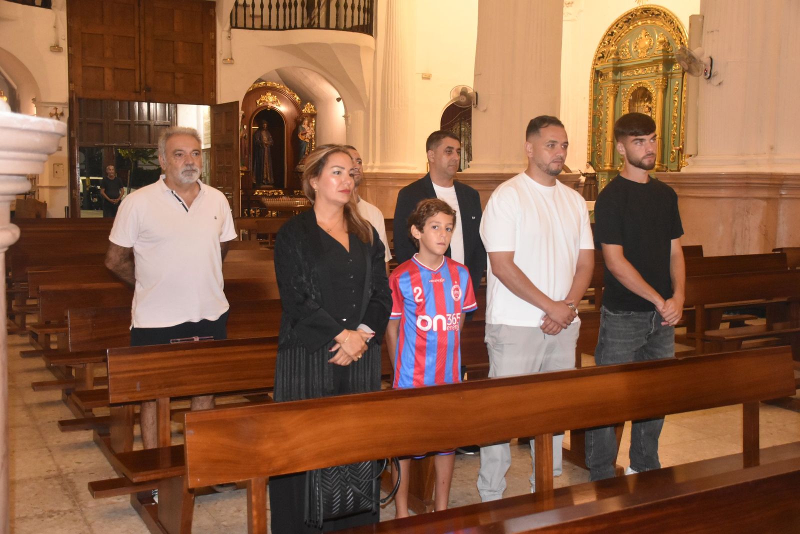 Ofrenda a la patrona y plegaria en Sidi Embarek