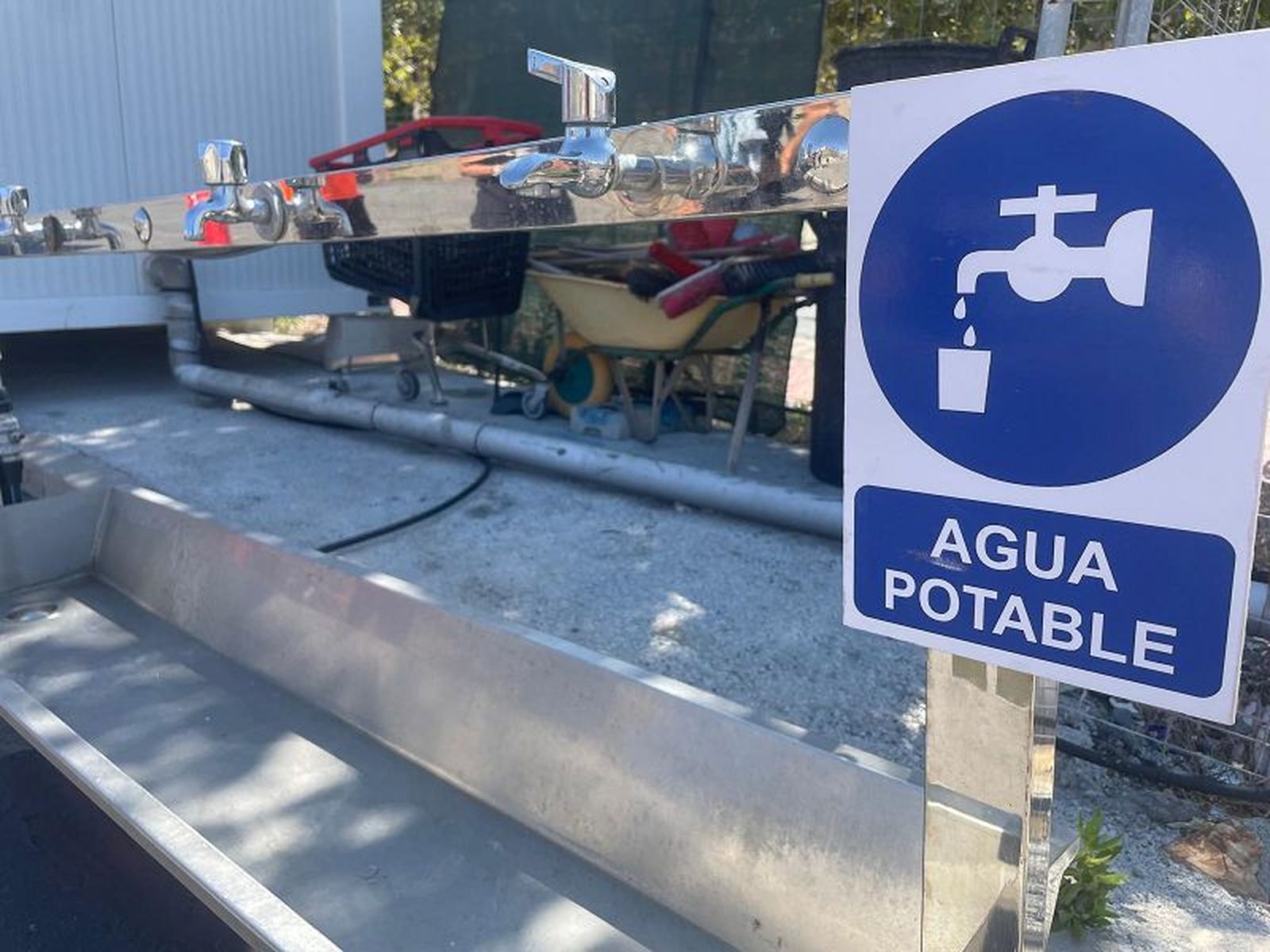 Fuente de agua potable cuya señalización “es escasa”. / FOTO REDUAN Fuente de agua potable cuya señalización “es escasa”. / FOTO REDUAN