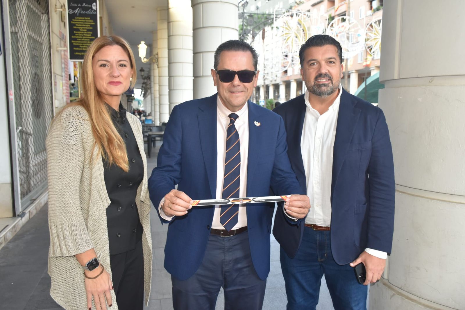 Entrega de la pulsera a Tomás Roncero