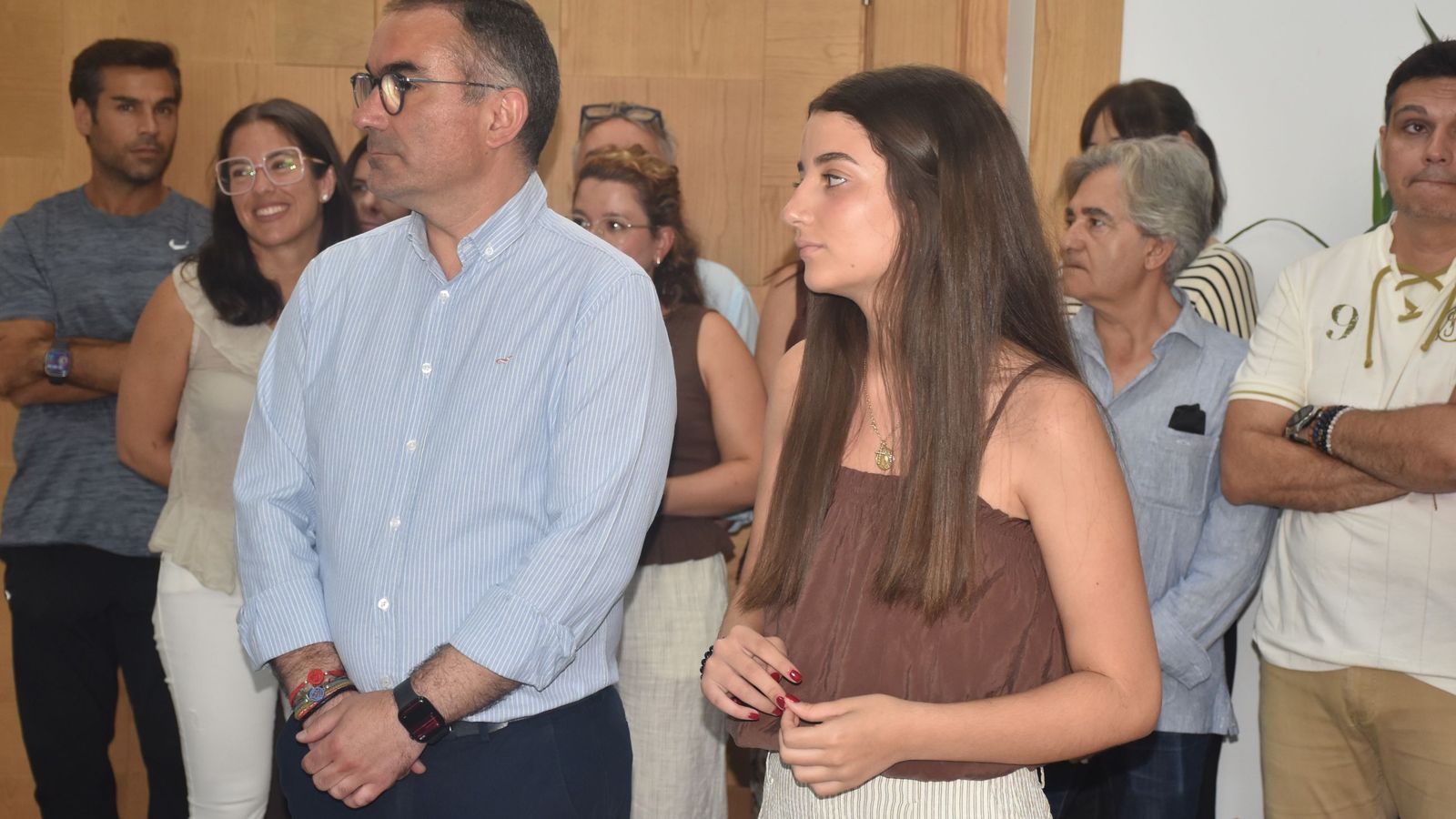 Marta López y el padre David Díez durante el homenaje a la joven por sacar la tercera mejor nota de la PAU