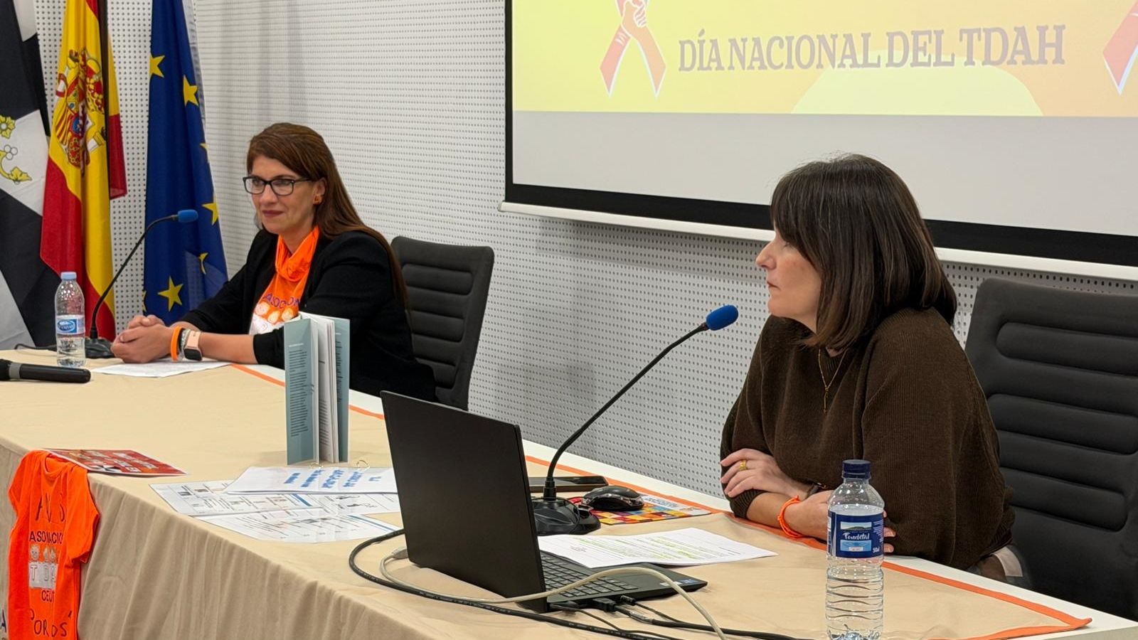 Un momento del acto de presentación del libro de Paola Moreno