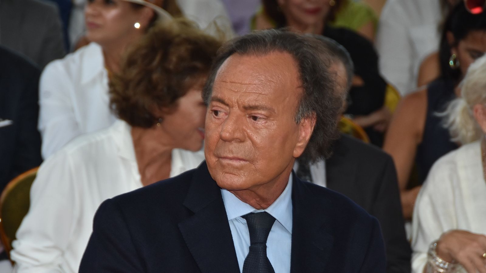 Julio Iglesias.