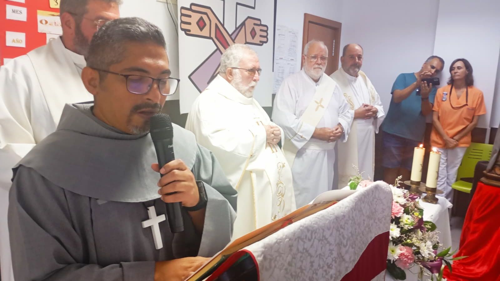 Inicio del oficio religioso