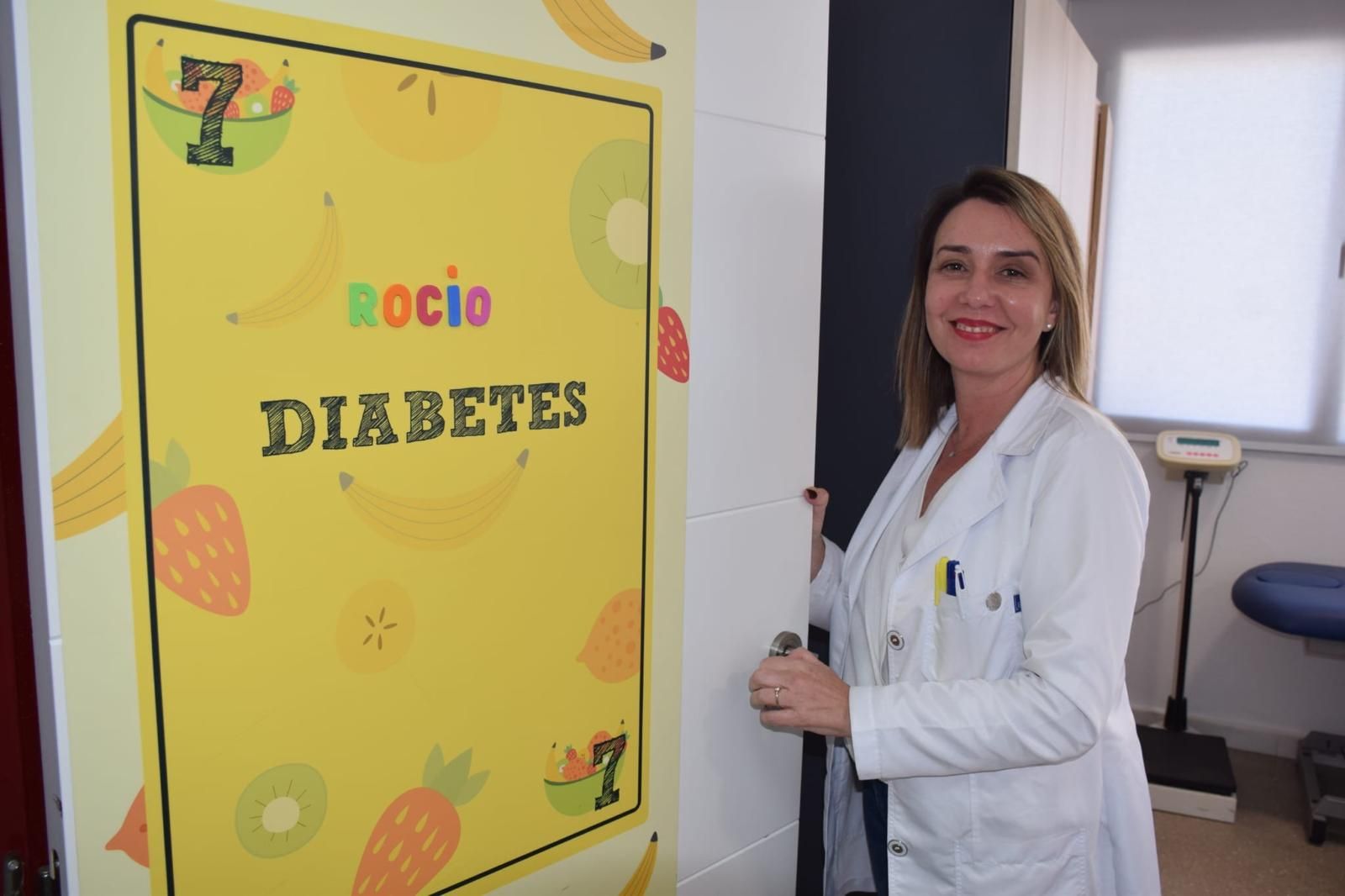 La enfermera educadora en diabetes del Centro de Salud de Recinto, Rocío Cerdá, en su consulta
