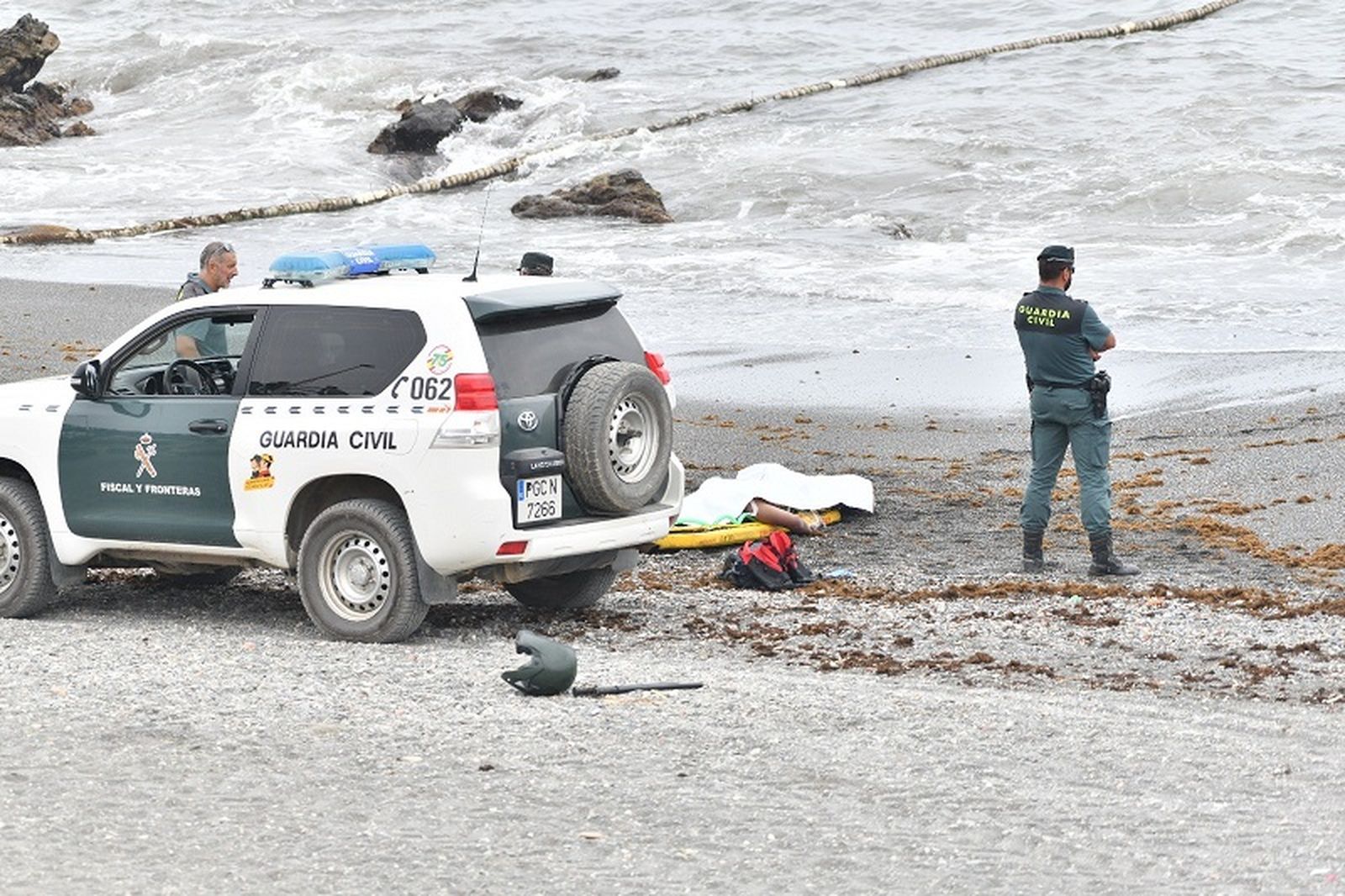 7918_4735_cadaver-migrante-playa-tarajal-magrebi-ceuta-03