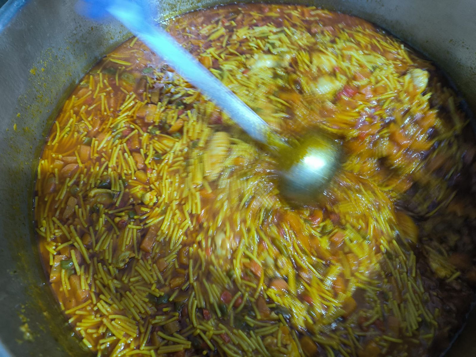 La prensa ceutí disfruta de un delicioso iftar en comunidad y de la mano de Luna Blanca