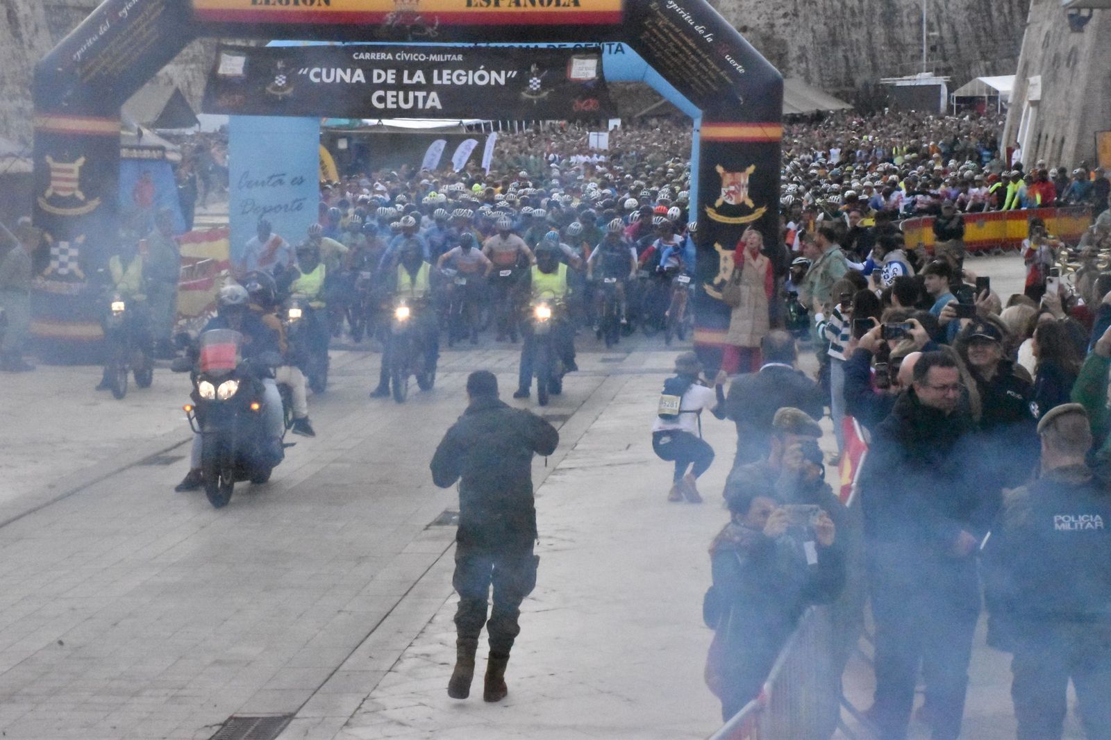 FOTOGALERÍA | Miles de corredores toman la salida en la X Cuna de la Legión: mira las imágenes