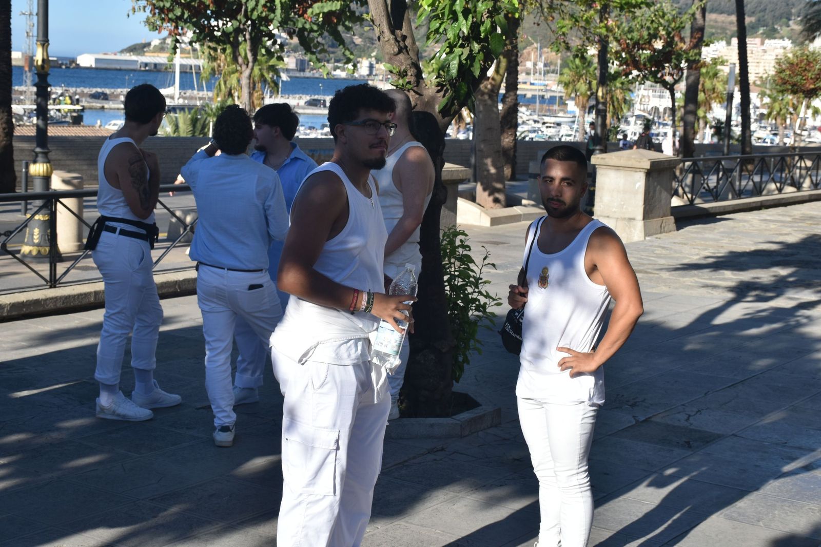 Los ceutíes vuelven a encontrarse con su Madre entre flores, esperanza y lágrimas contenidas
