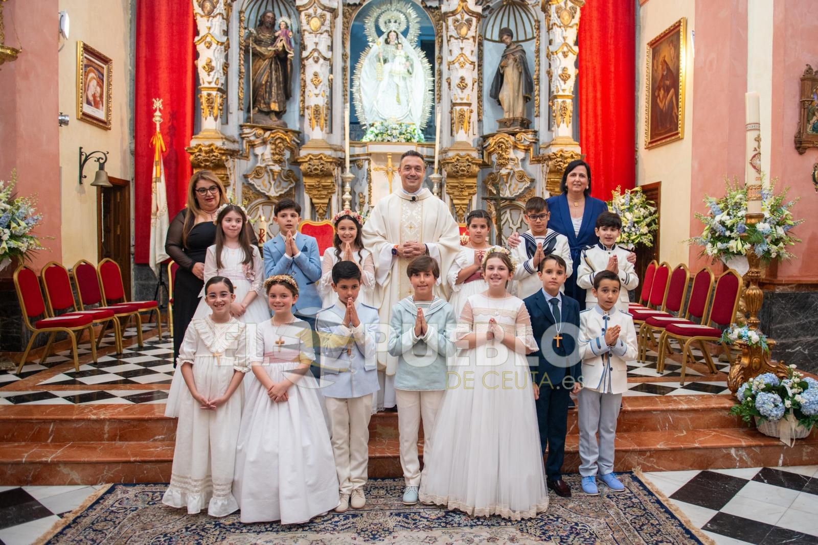 Comuniones en la Iglesia de Nuestra Señora de los Remedios