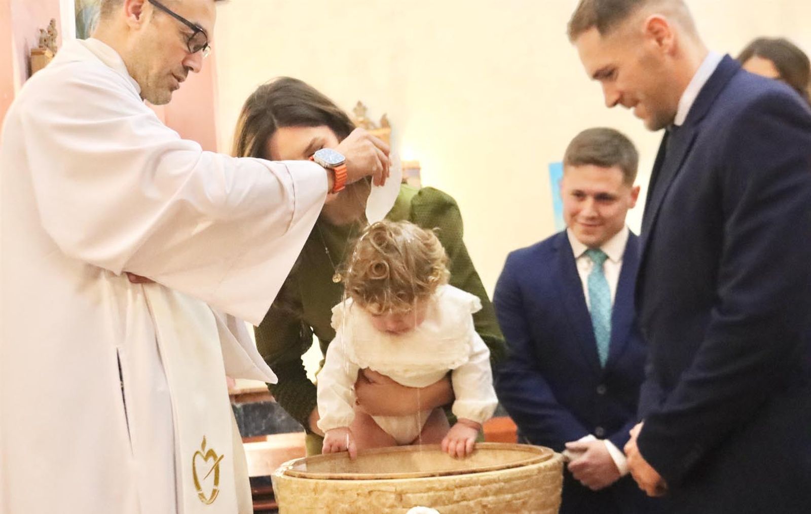 Rodrigo recibe el sacramento del bautismo