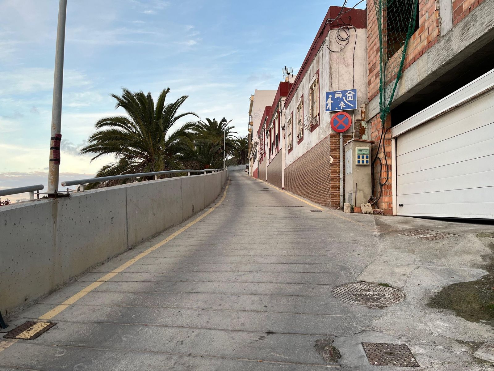 Actuación de emergencia en Alcalá del Valle para evitar el colapso de la vía