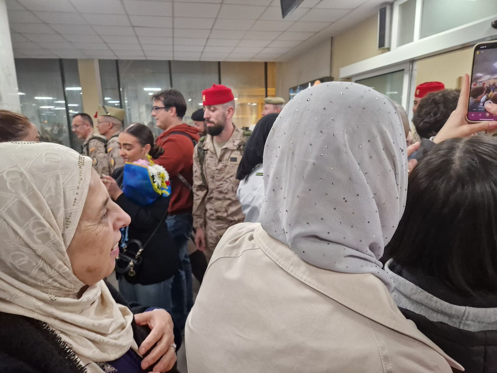 FOTOGALERÍA | De Irak a los brazos de su gente: fotogalería del regreso de la COMGECEU