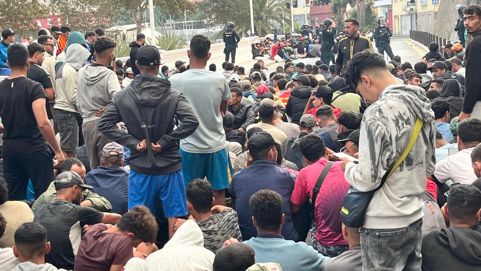 Operativo para el traslado de inmigrantes de Benítez y el Trampolín al dispositivo de acogida en el Puerto