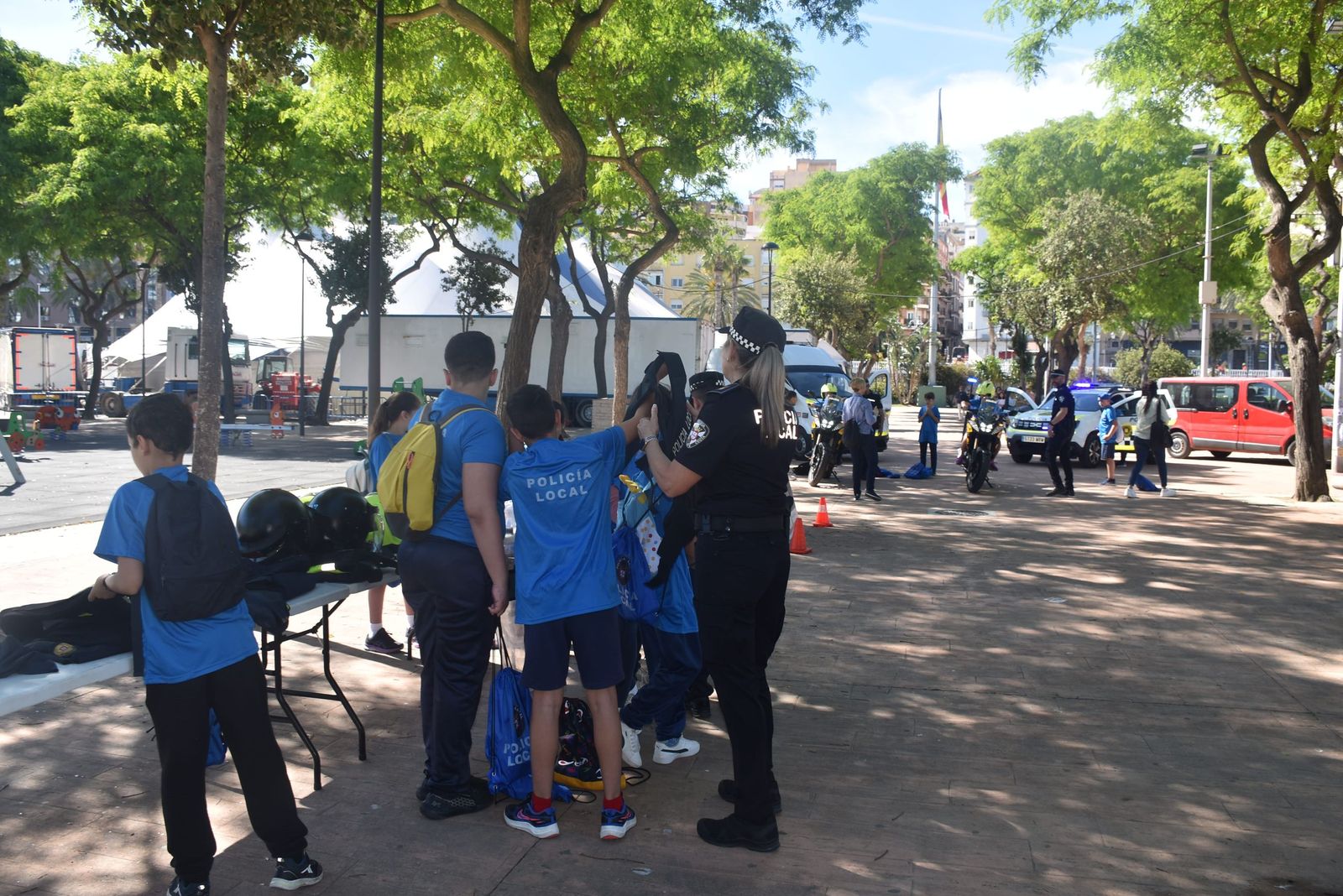 La Policía Local deslumbra a los pequeños de varios centros escolares