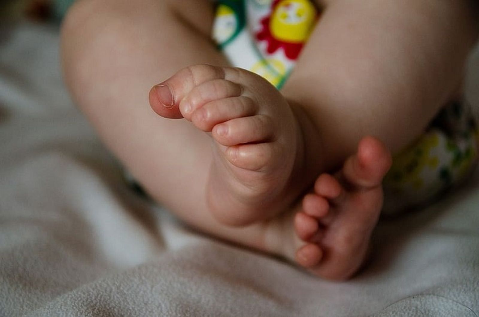 6304_4156_babe-legs-cute-baby-barefoot-childhood