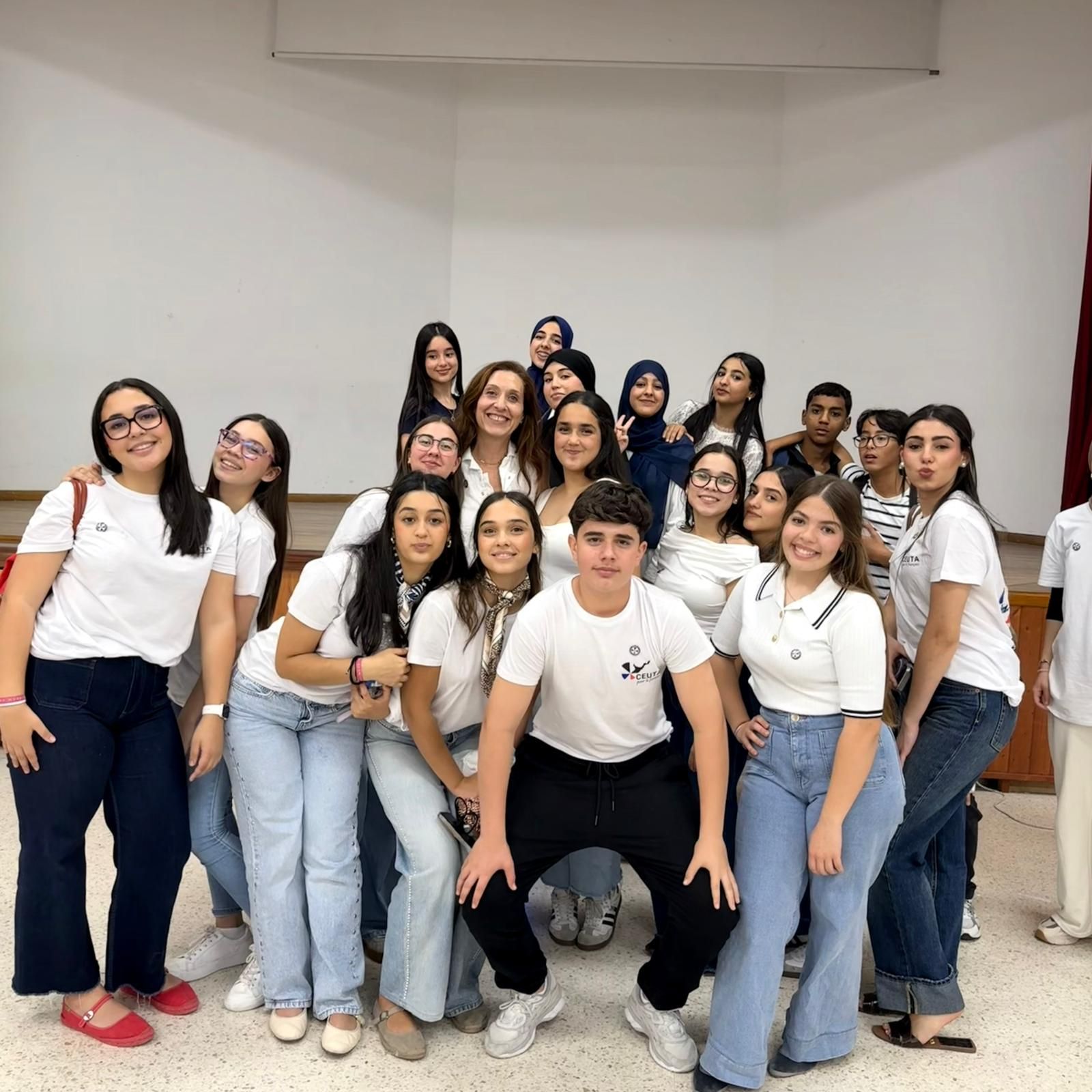 El IES Luis de Camoens celebra la francofonía con danza, poesía y sabor parisino