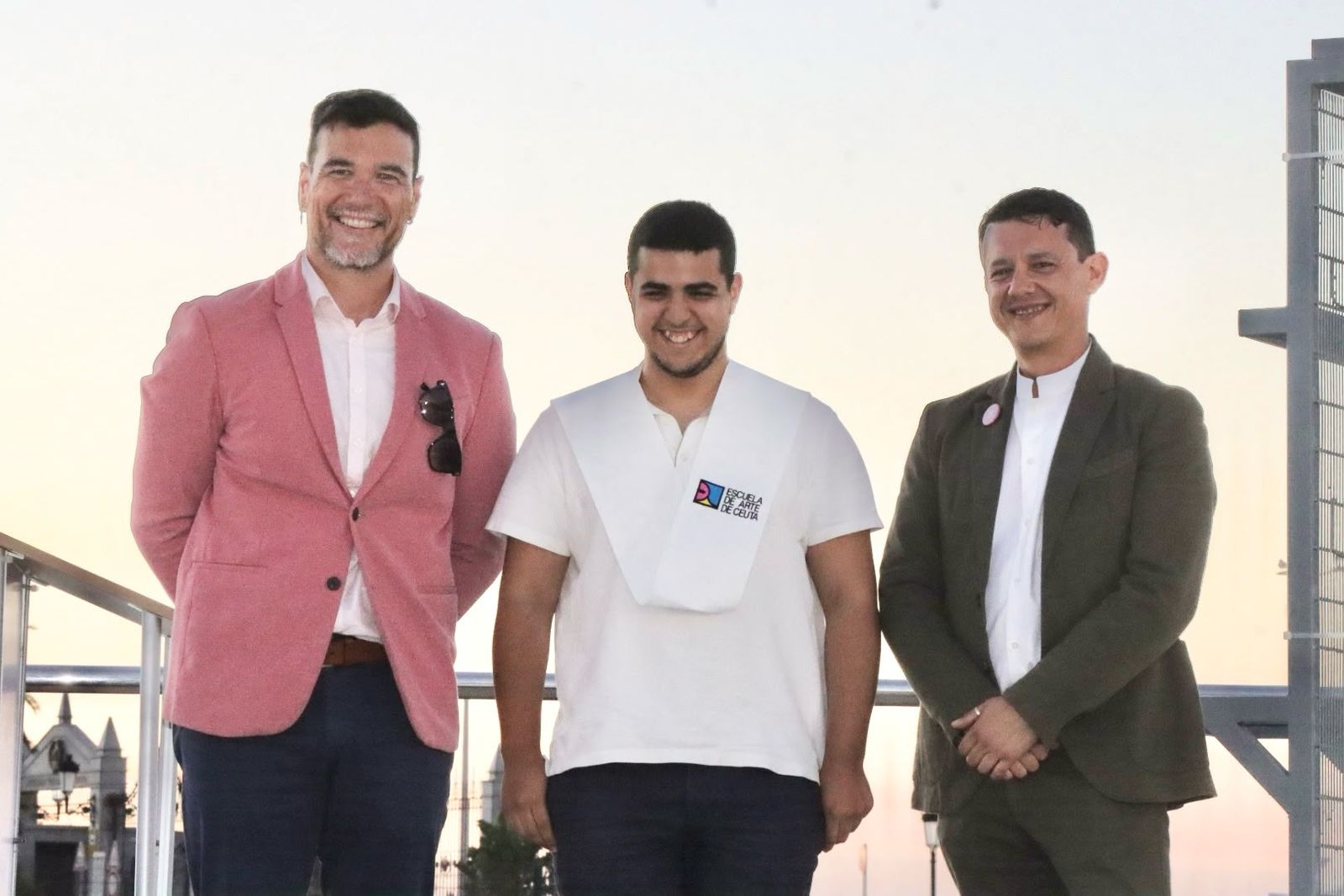 Los grupos de Bachillerato y de Gráfica Interactiva de la Escuela de Arte, graduados