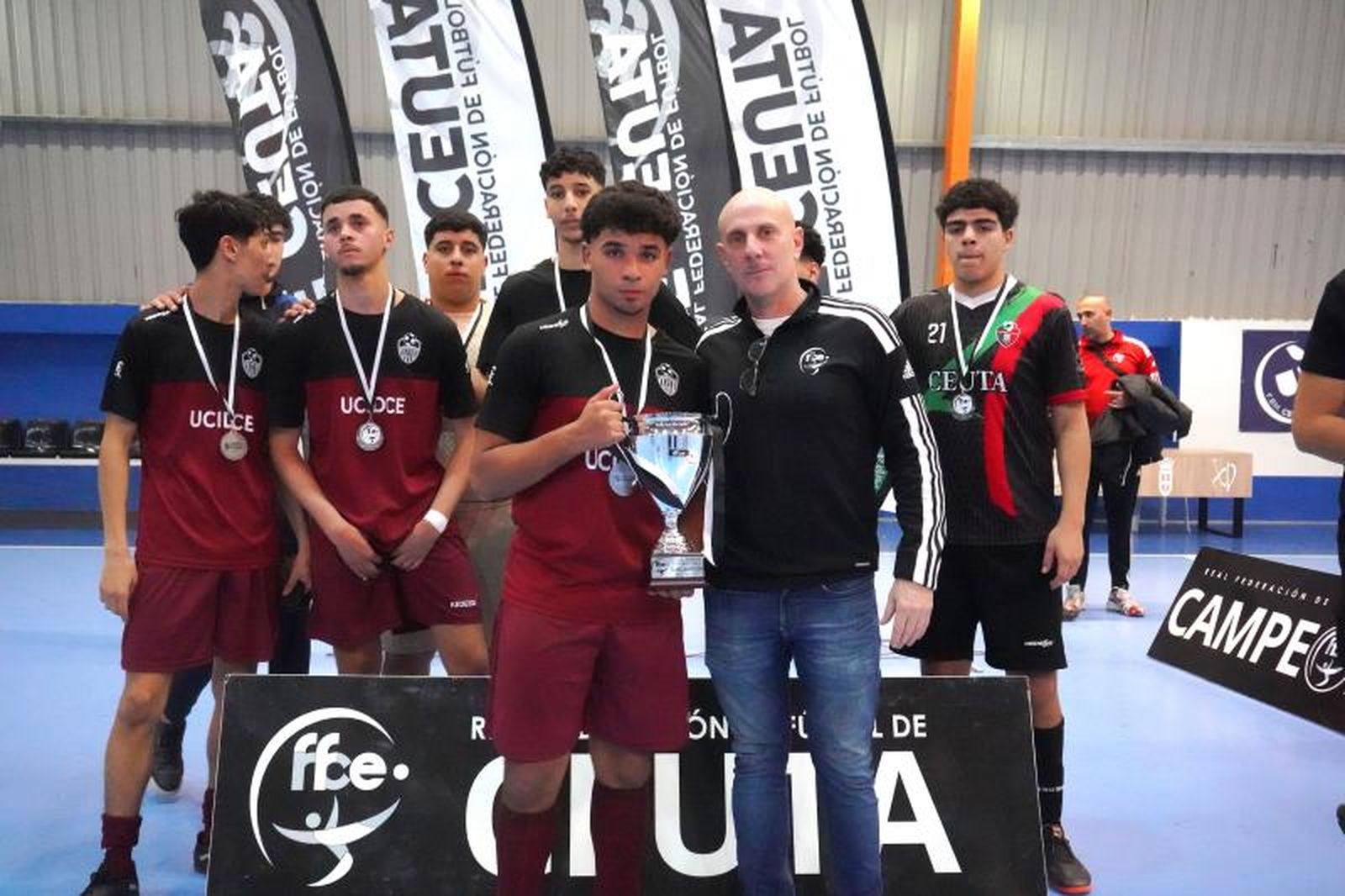Lucha por el título de la Liga Juvenil de Fútbol-sala
