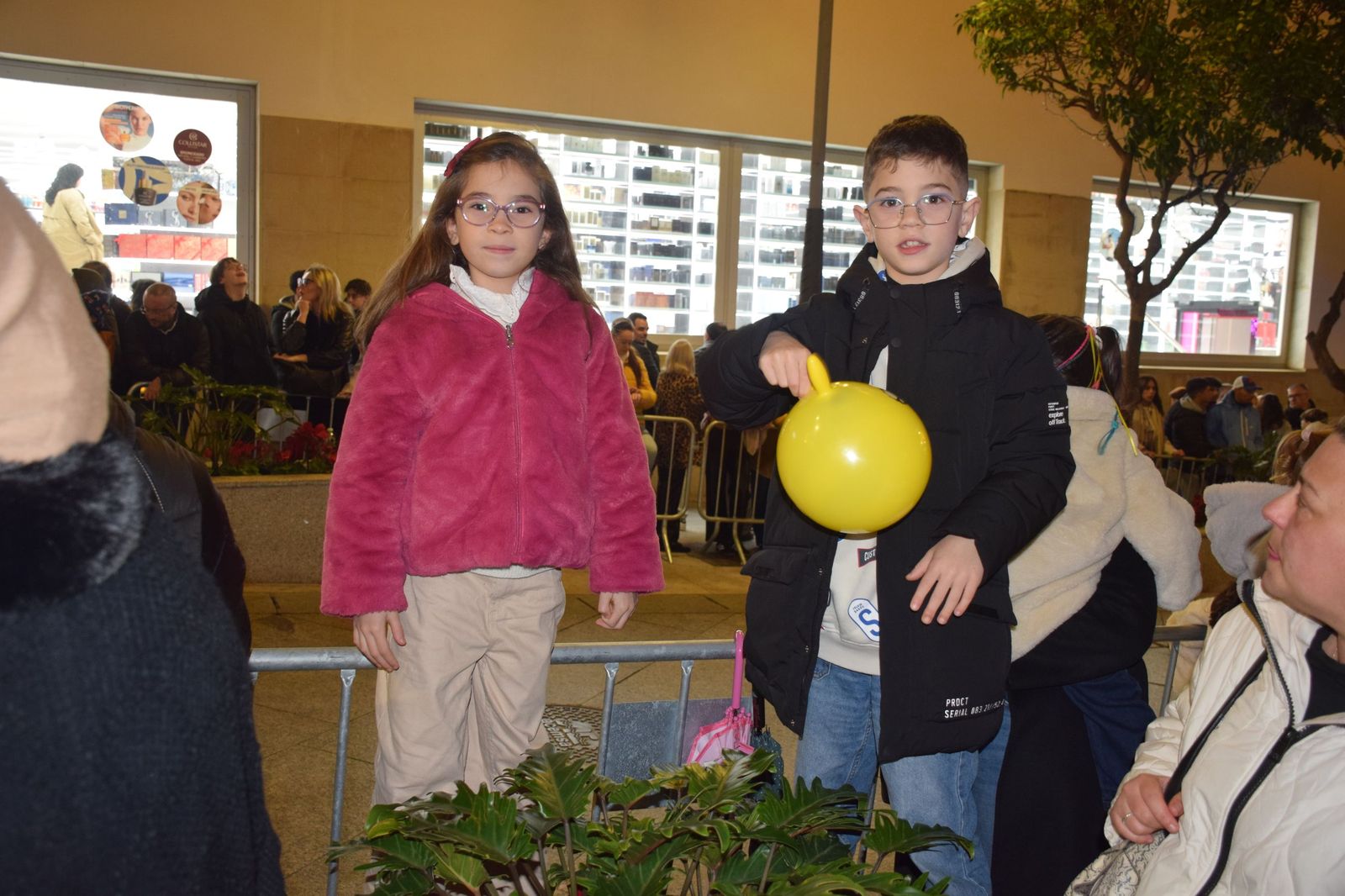 Los ceutíes se emocionan con la llegada de los Reyes Magos