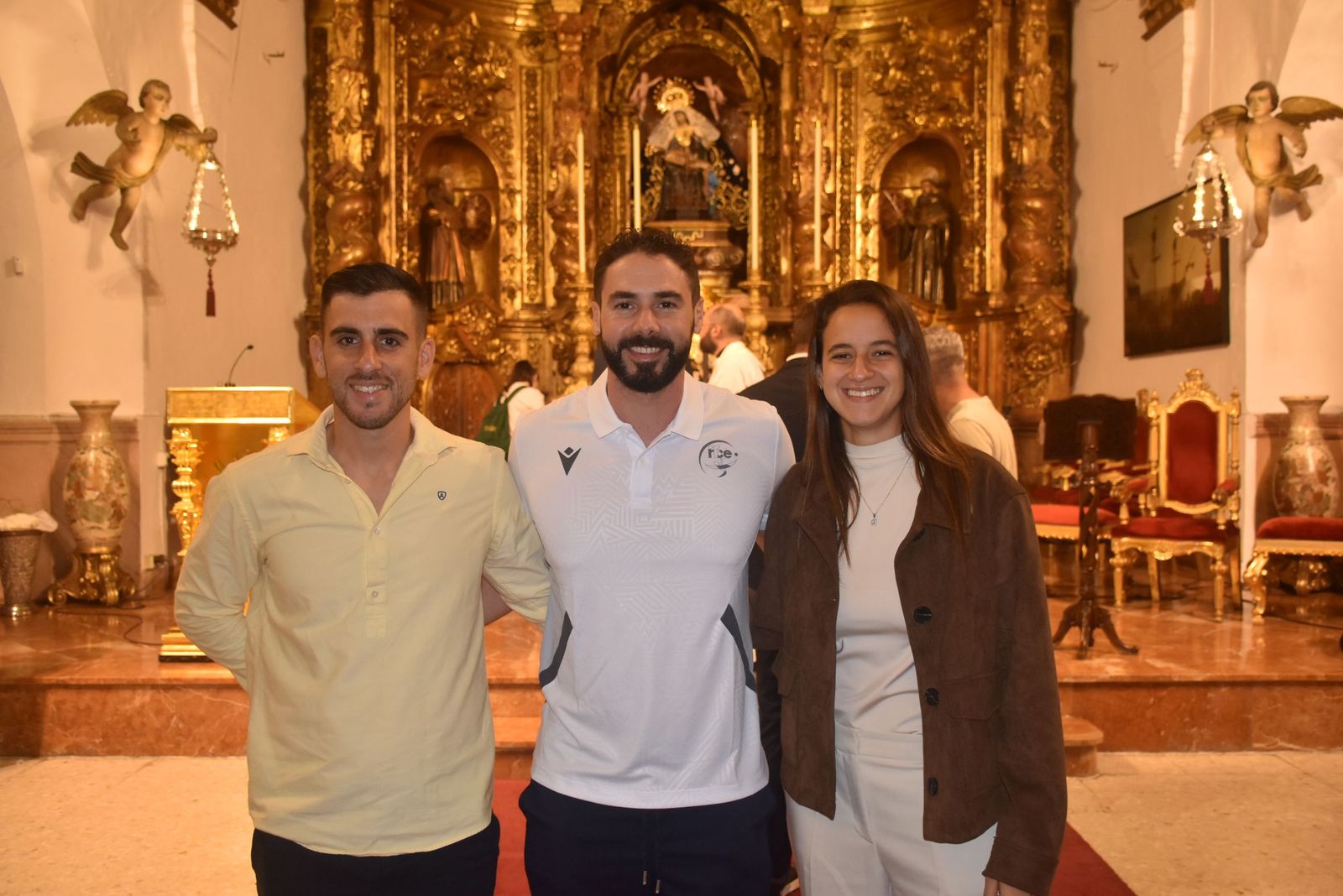 Ofrenda a la patrona y plegaria en Sidi Embarek