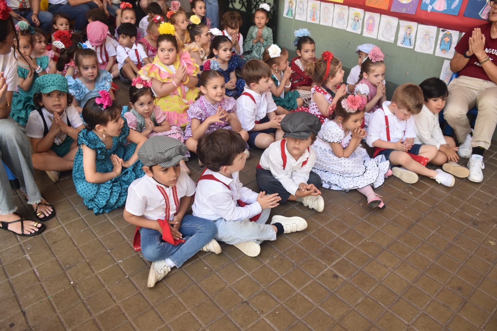 El Colegio de San Agustín disfruta de una feliz jornada solidaria con su Cruz de Mayo