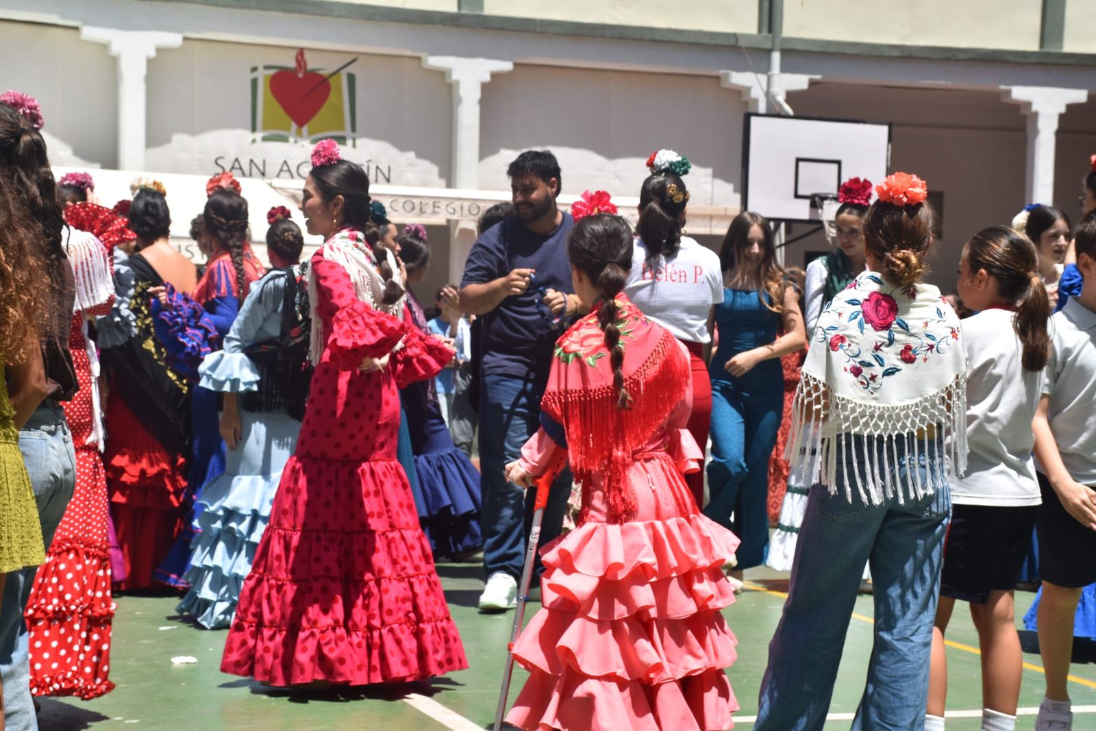 El Colegio de San Agustín disfruta de una feliz jornada solidaria con su Cruz de Mayo