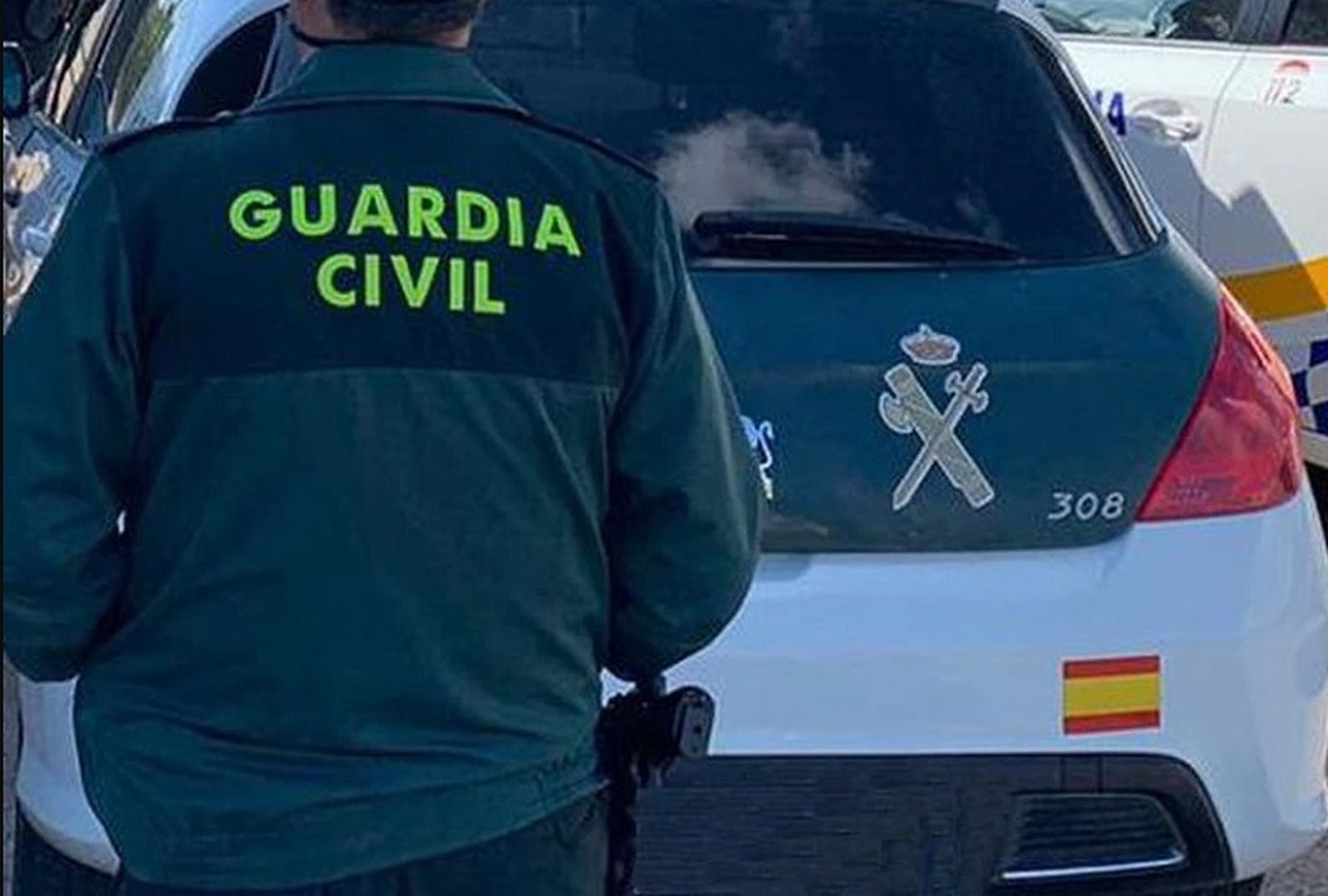 7913_guardia-civil-y-coche