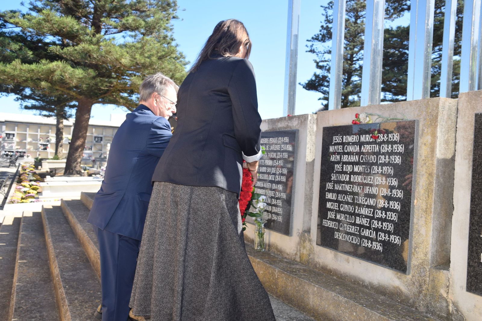 Un recuerdo institucional en el Día de Difuntos para quienes faltan