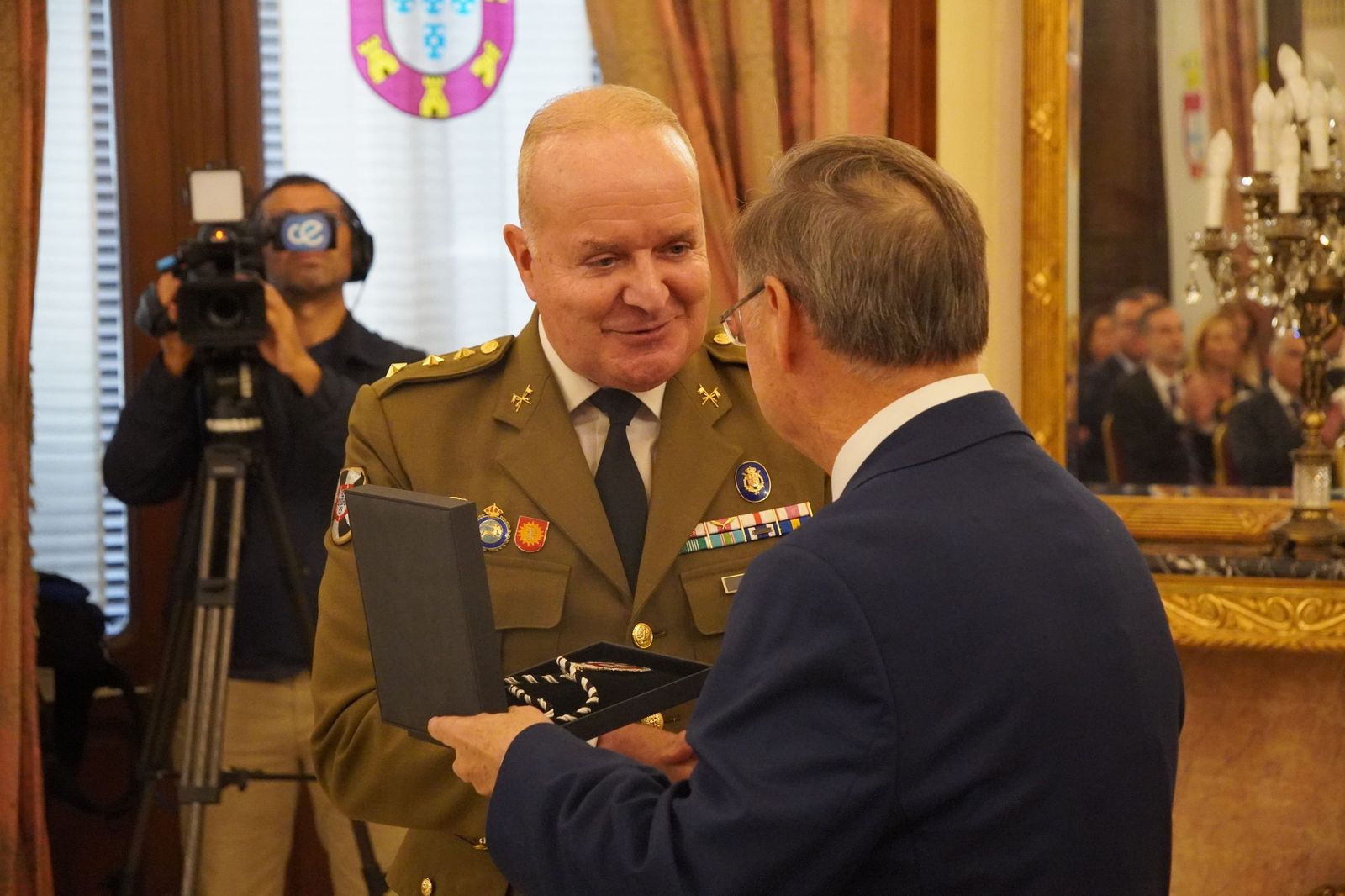 Así ha sido la imposición de la Medalla de Plata de la Ciudad a Caballería
