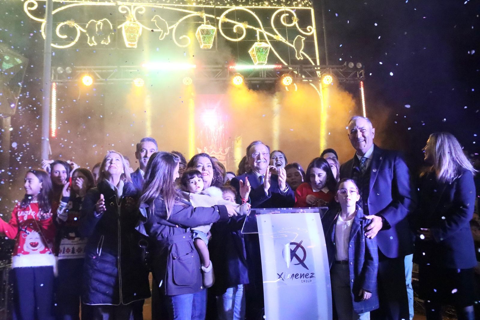 Ceuta da la bienvenida a la Navidad en una noche mágica y llena de luz