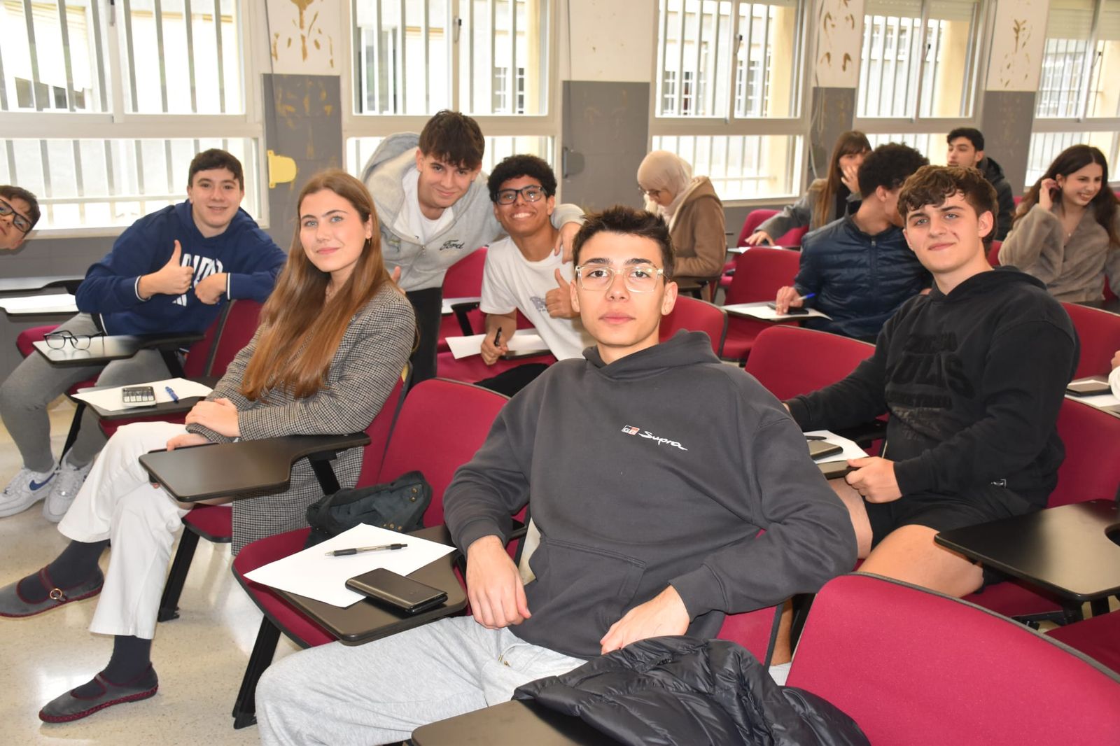 Varios participantes en las Olimpiadas de Física de Ceuta