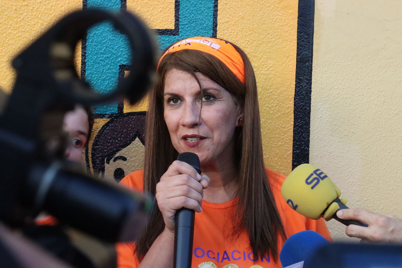 La presidenta de la Asociación TDAH Ceuta, Holaya Abdel-lah, durante la lectura de un manifiesto en la inauguración del nuevo local La presidenta de la Asociación TDAH Ceuta, Holaya Abdel-lah, durante la lectura de un manifiesto en la inauguración del nuevo local