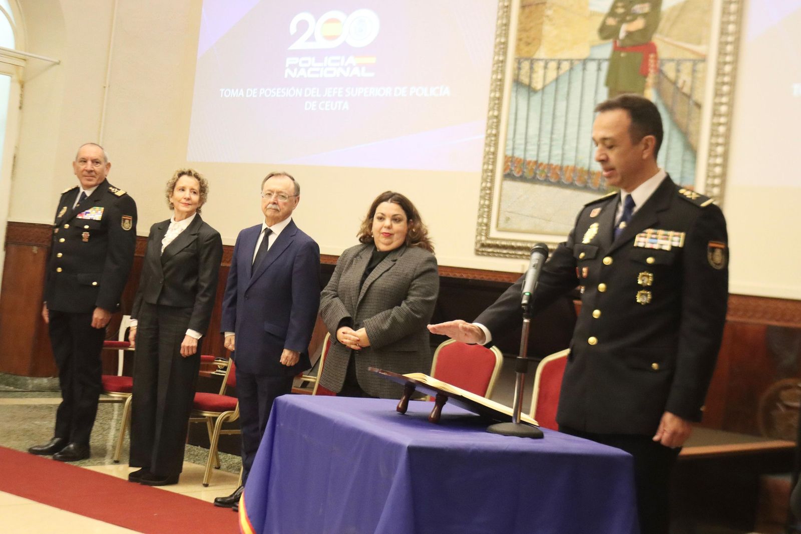 Eloy Román jurando  el cargo