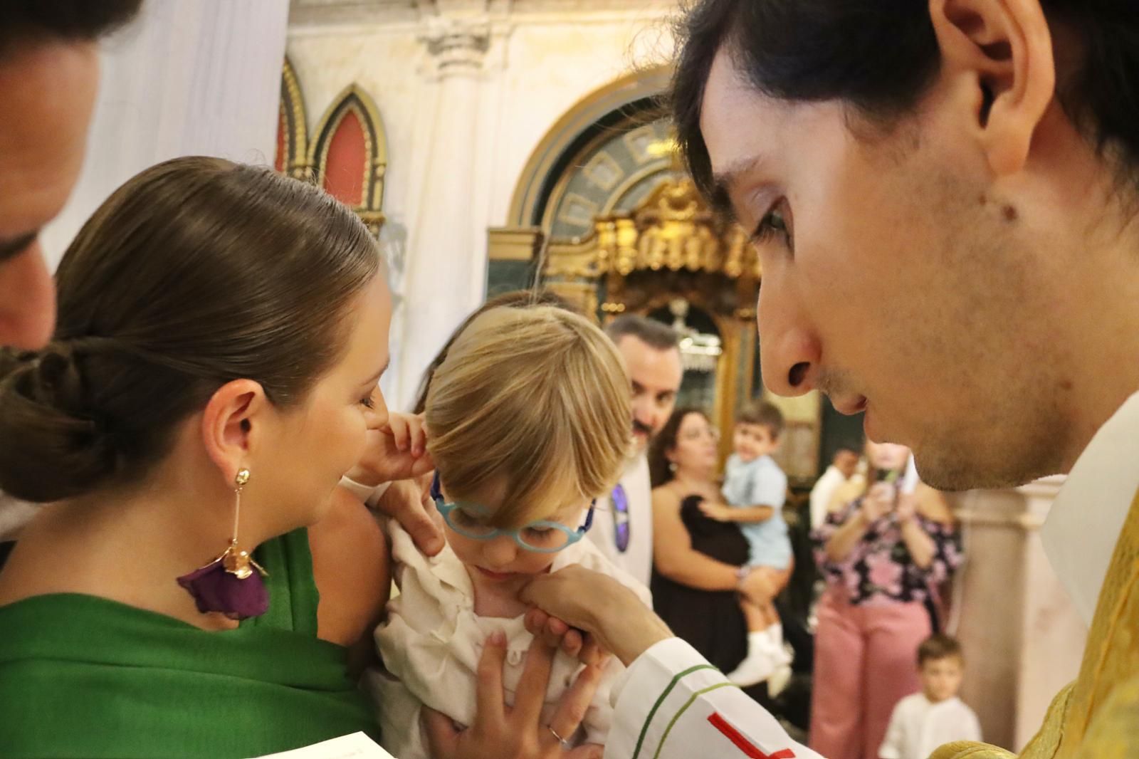 Carlota, Guillermo y Óliver reciben el sacramento del bautismo