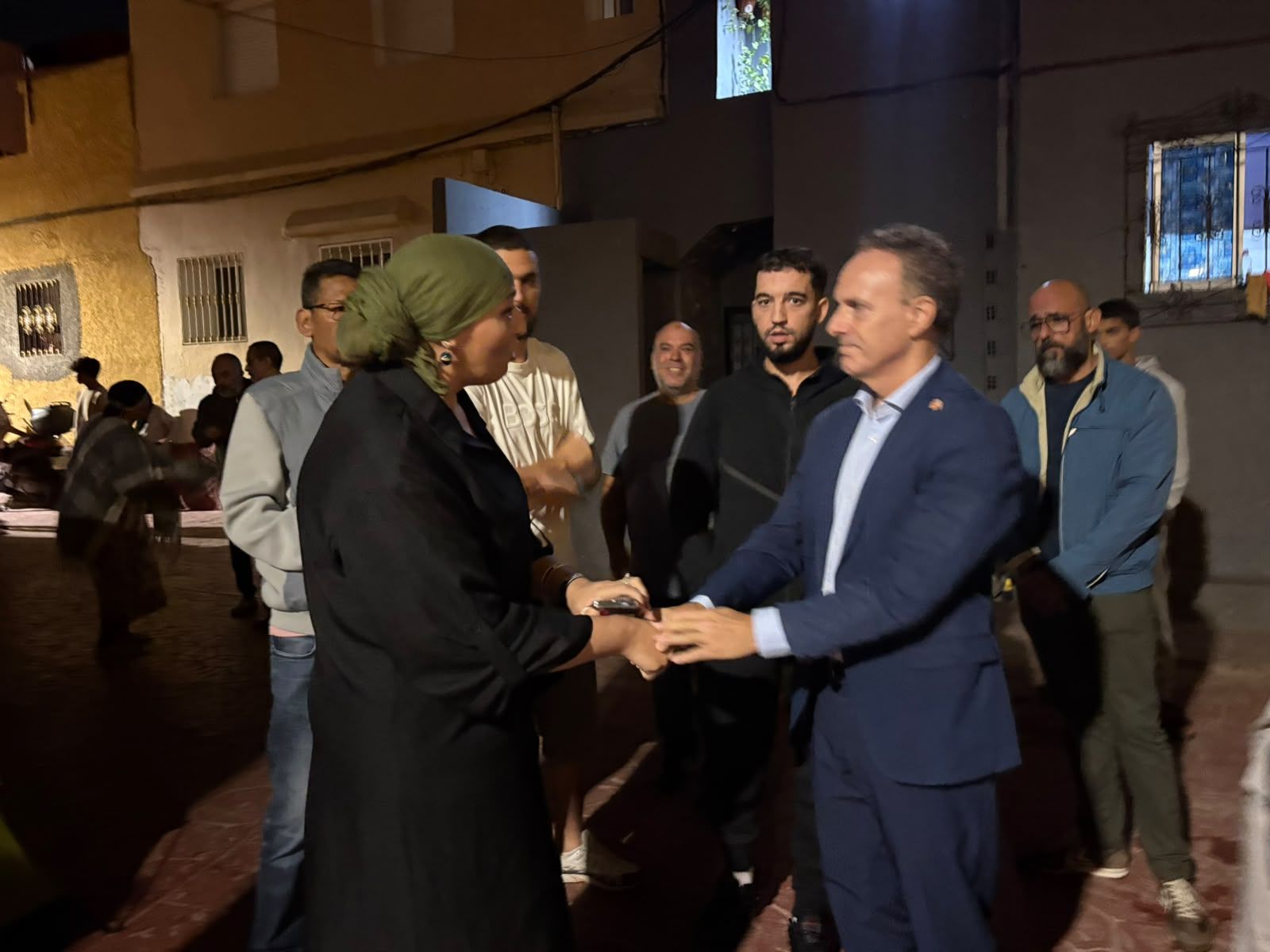 Ceuta no se rinde: Unos 200 ciudadanos vuelven a alzar la voz contra el Gobierno por la invasión