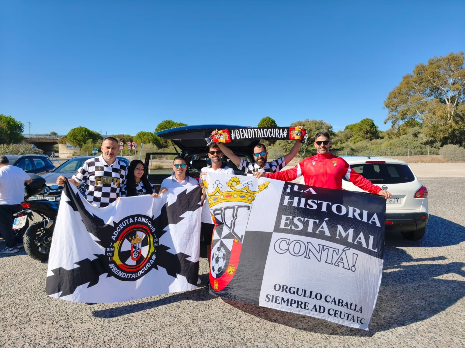 Aficionados ceutíes apoyando al Ceuta