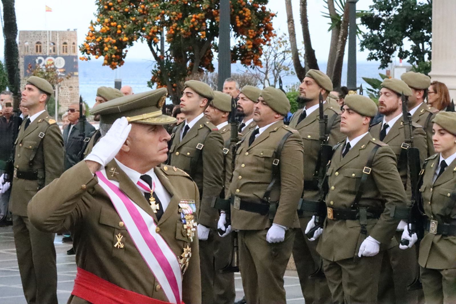 El Comandante General, Marcos Llago, haciendo el saludo militar. / FOTO REDUAN