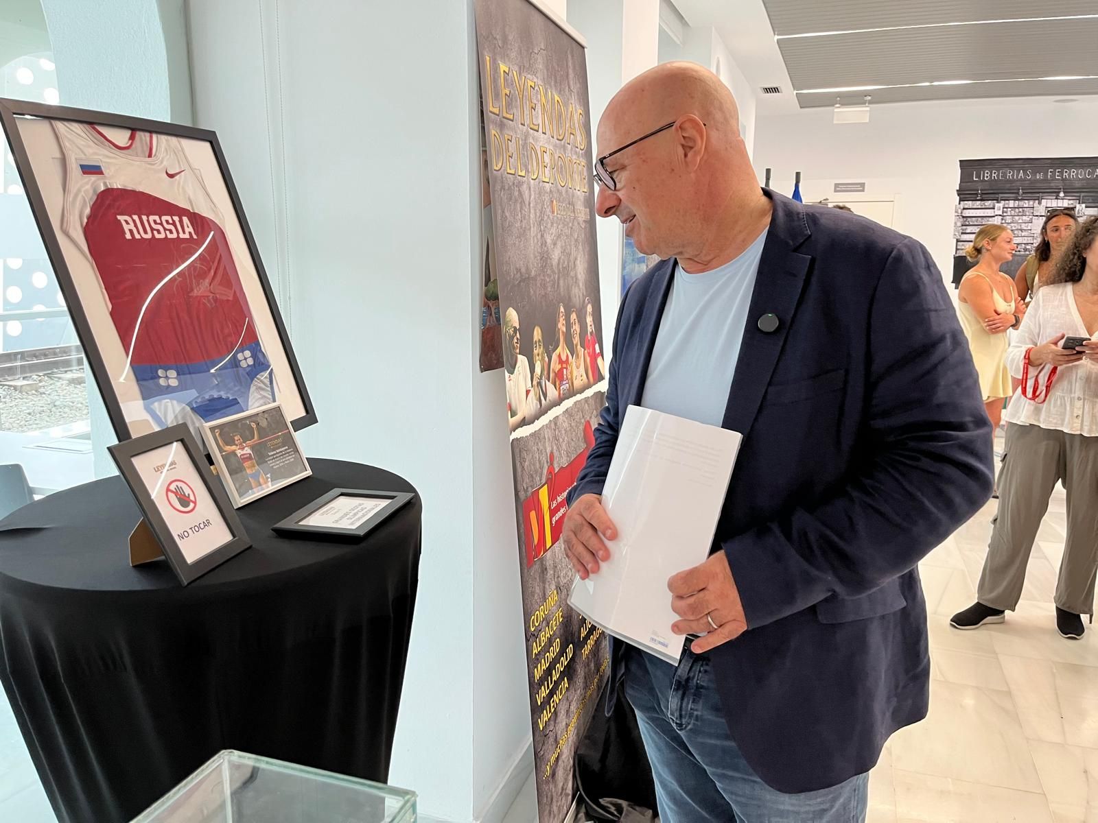 Éxito en la inauguración de la exposición ‘Leyendas del Deporte’ en el Ferrocarril
