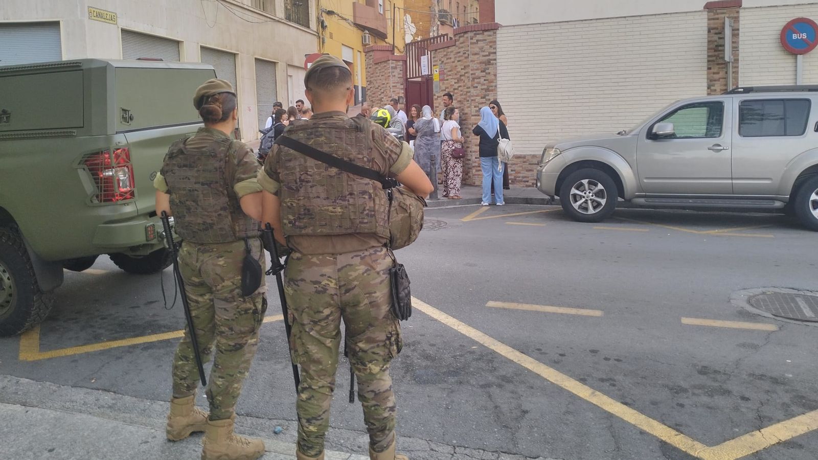 Militares vigilan los exteriores del colegio Lope de Vega