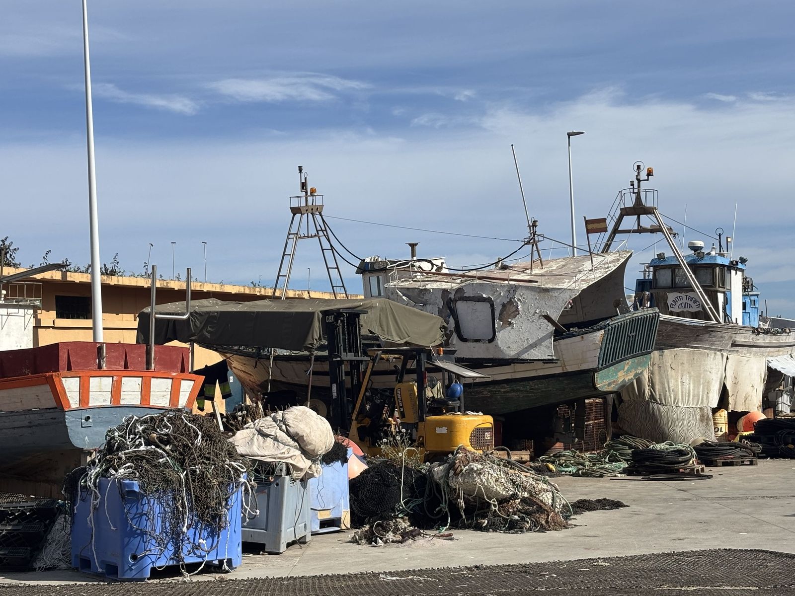 Ceuta blinda sus playas contra las medusas: el trabajo invisible que garantiza un verano seguro en el mar