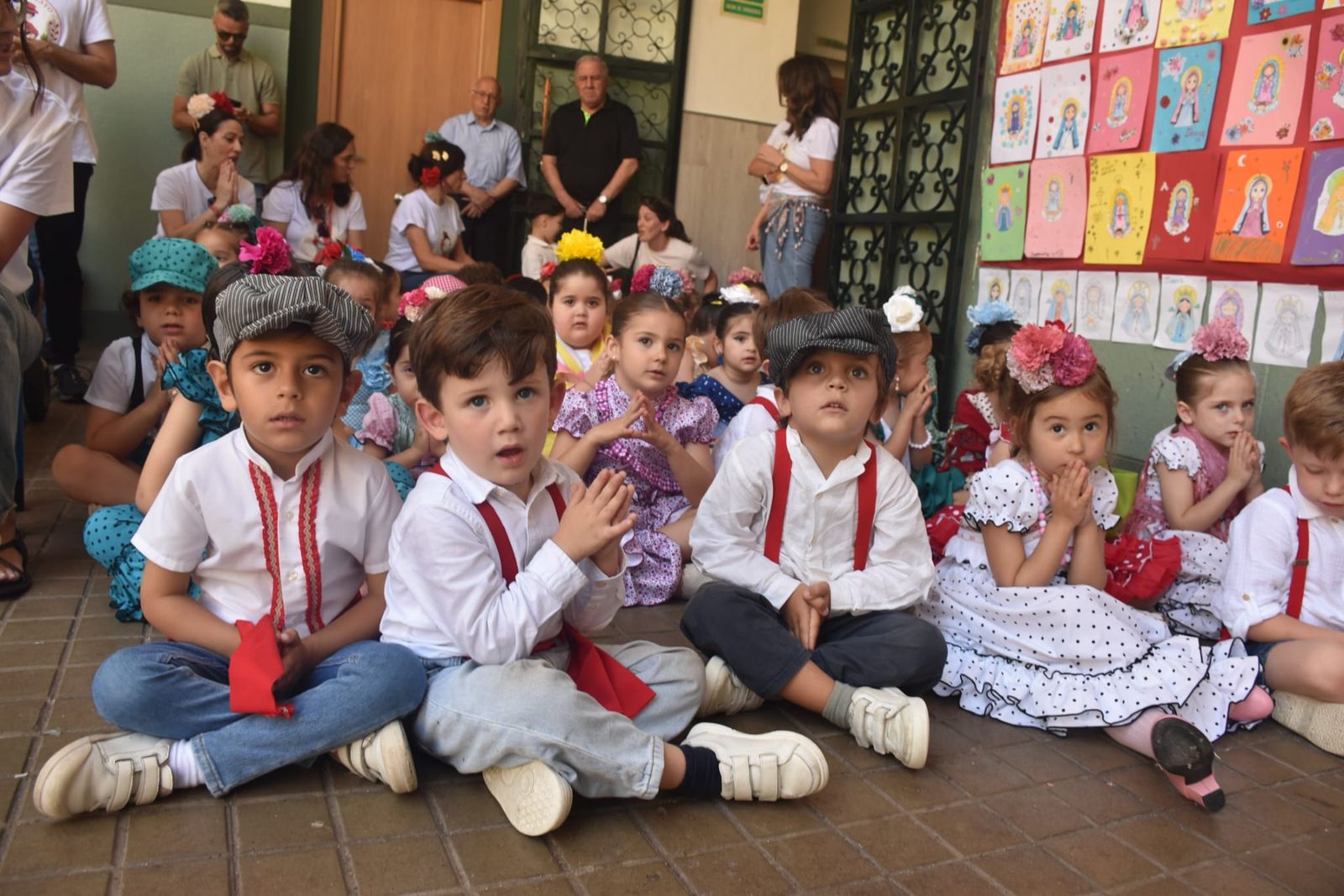 El Colegio de San Agustín disfruta de una feliz jornada solidaria con su Cruz de Mayo