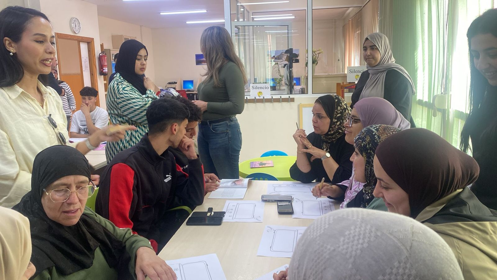 Participantes en la actividad celebrada por EQUAL con motivo del Día del Libro